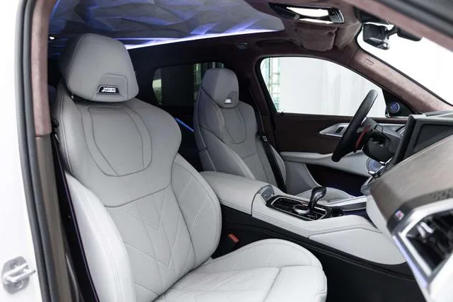 BMW XM 2023 50e interior foto 19