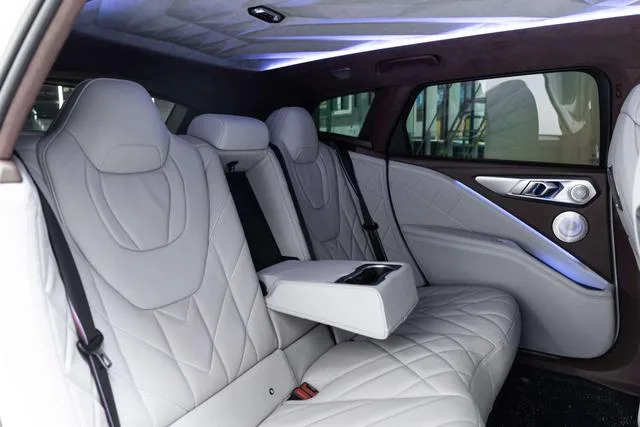 BMW XM 2023 50e interior foto 20