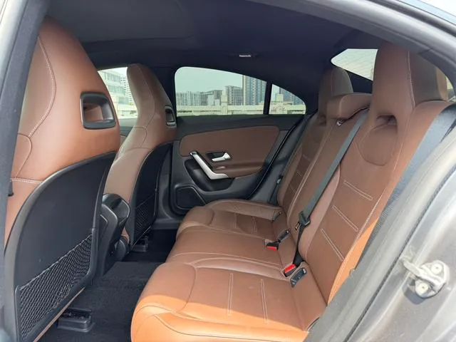 Mercedes-Benz CLA 2021 CLA 260 4MATIC Coupé de cuatro puertas interior foto 11
