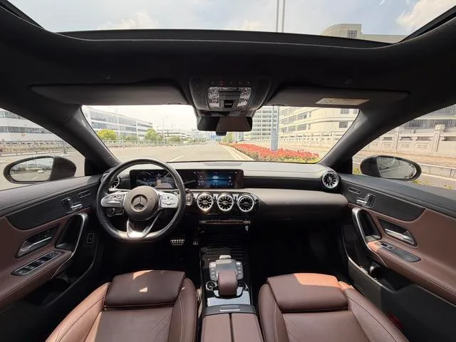 Mercedes-Benz CLA 2021 CLA 260 4MATIC Coupé de cuatro puertas interior foto 13
