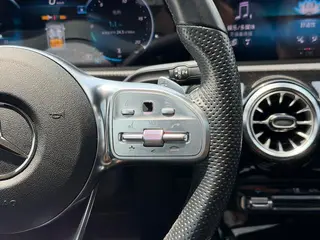 Mercedes-Benz CLA 2021 CLA 260 4MATIC Coupé de cuatro puertas interior foto 17