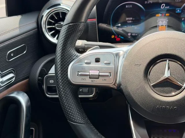 Mercedes-Benz CLA 2021 CLA 260 4MATIC Coupé de cuatro puertas interior foto 18