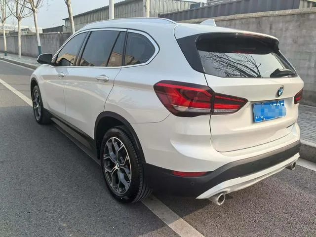 BMW X1 2022 sDrive25Li Líder interior foto 7