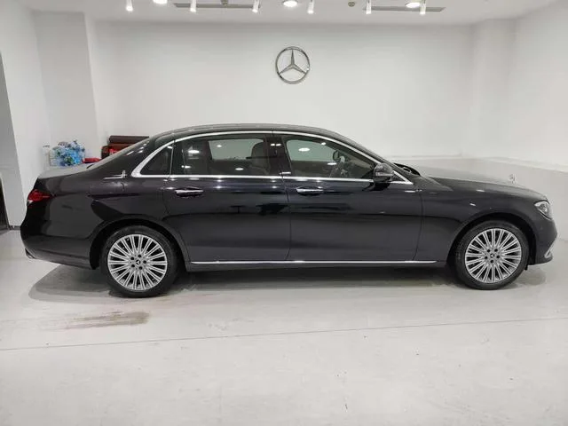 Mercedes-Benz E-Class 2022 E 300 L Fashionable Passenger car interior photo 11