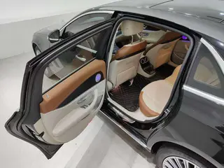 Mercedes-Benz E-Class 2022 E 300 L Fashionable Passenger car interior photo 18