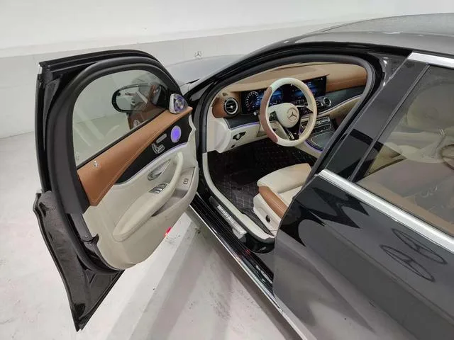 Mercedes-Benz E-Class 2022 E 300 L Fashionable Passenger car interior photo 19
