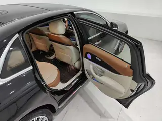 Mercedes-Benz E-Class 2022 E 300 L Fashionable Passenger car interior photo 20