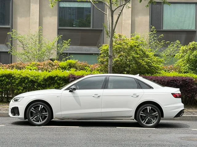 Audi A4L 2022 40 TFSI Deluxe Dynamic exterior photo 3