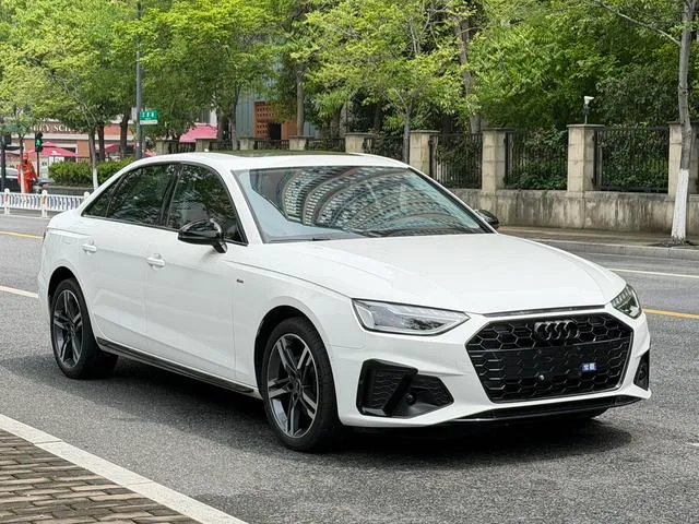 Audi A4L 2022 40 TFSI Deluxe Dynamic exterior photo 4