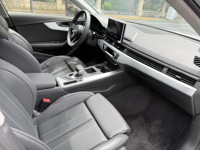 Audi A4L 2022 40 TFSI Deluxe Dynamic interior photo 8