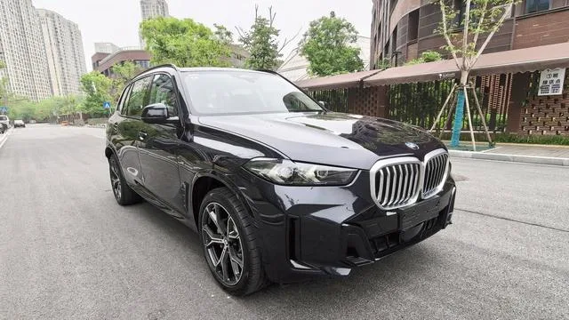 BMW X5 2025 xDrive30Li Premium Class M Sports Night Suit exterior photo 3