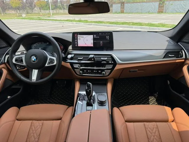 BMW 5 Series 2022 Second change 530i M Sports suit interior photo 10