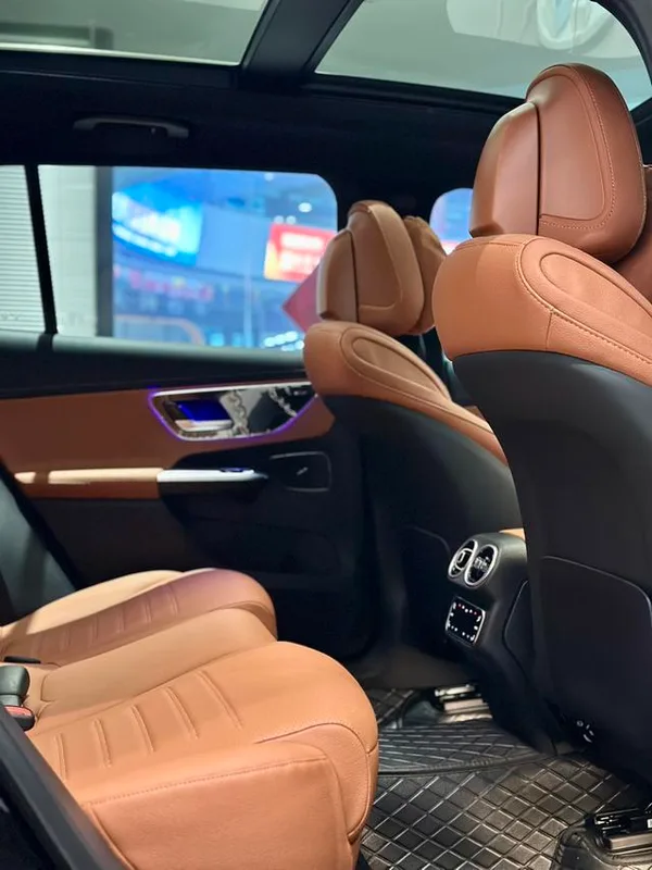 Mercedes-Benz GLC 2025 GLC 260 L 4MATIC Dynamic 5 seat interior photo 7