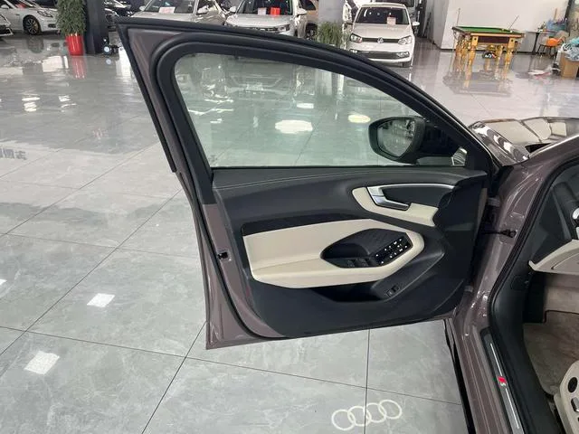 Audi A5L 2026 2.0T Versión deportiva interior foto 17
