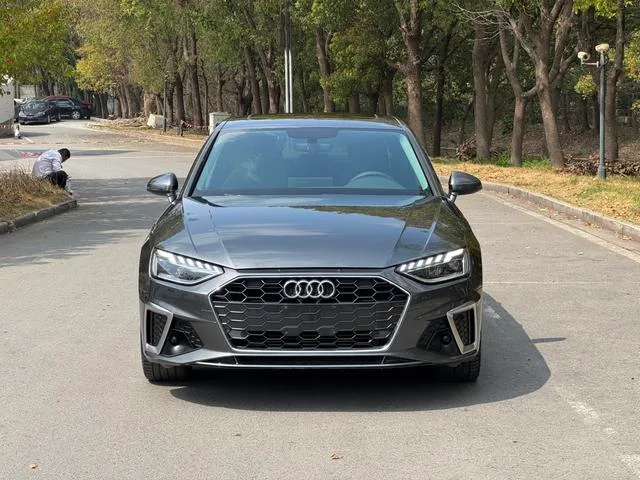 Audi A4L 2020 40 TFSI Модный и динамичный экстерьер фото 2