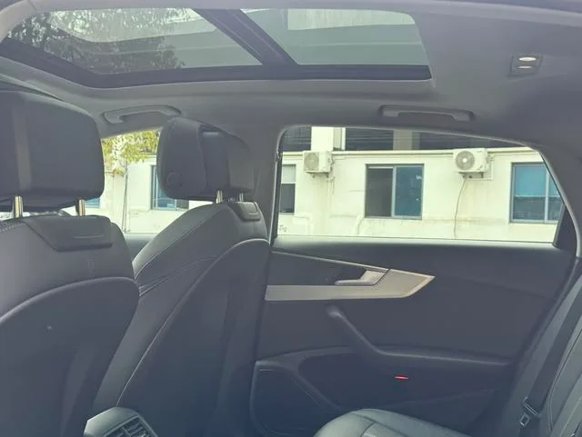 Audi A4L 2020 40 TFSI Модный и динамичный интерьер фото 11