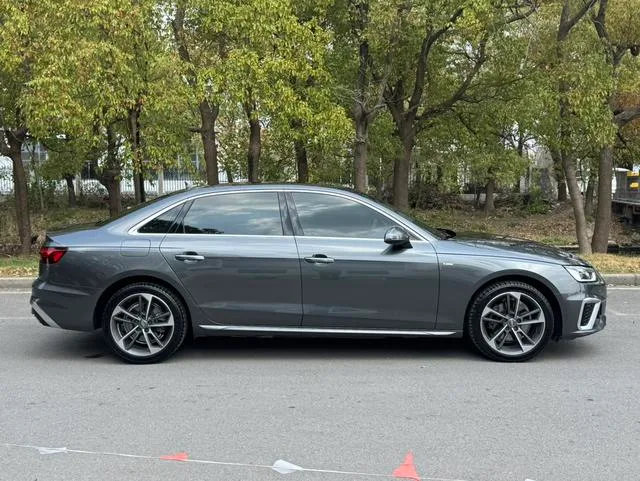 Audi A4L 2020 40 TFSI Модный и динамичный интерьер фото 17