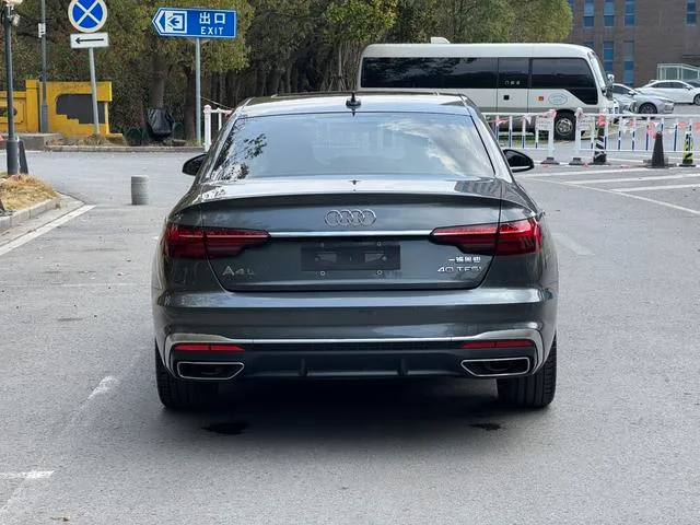 Audi A4L 2020 40 TFSI Модный и динамичный интерьер фото 19