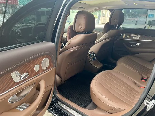 Mercedes-Benz E-Class 2022 E 300 L Премиальная комплектация Седан интерьер фото 8