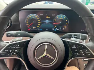 Mercedes-Benz E-Class 2022 E 300 L Премиальная комплектация Седан интерьер фото 10