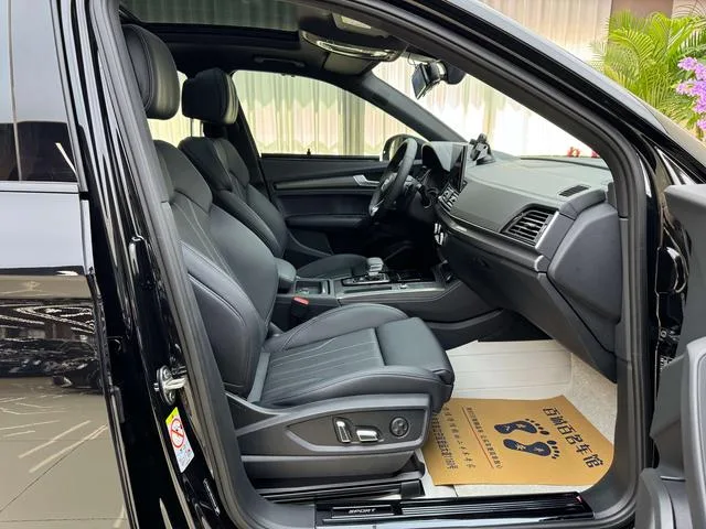 Audi Q5L 2025 45TFSI Deluxe Dynamic interior photo 11