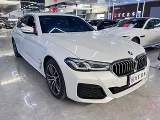 BMW 5 Series 2021 525Li M Sports suit exterior photo 3