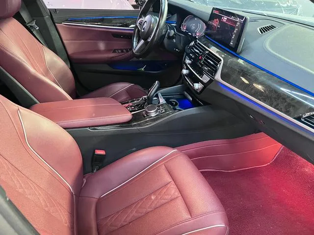 BMW 5 Series 2021 525Li M Sports suit interior photo 9