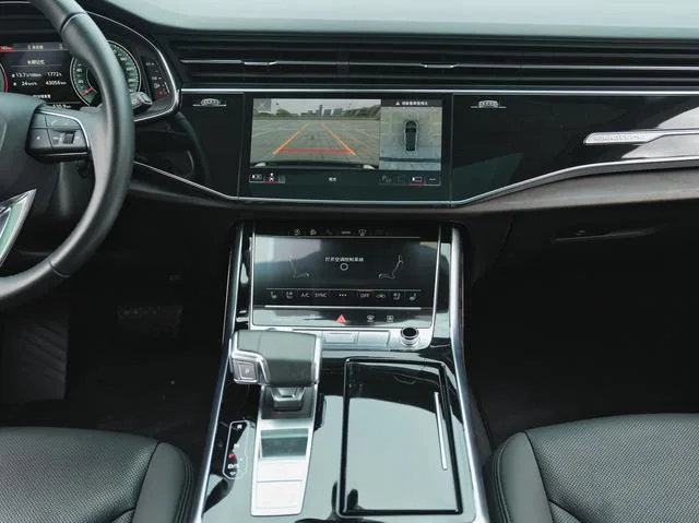 Audi Q8 2022 55 TFSI Deluxe Dynamic interior photo 7