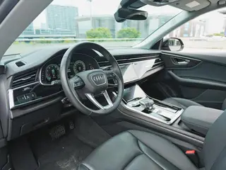 Audi Q8 2022 55 TFSI Deluxe Dynamic interior photo 8