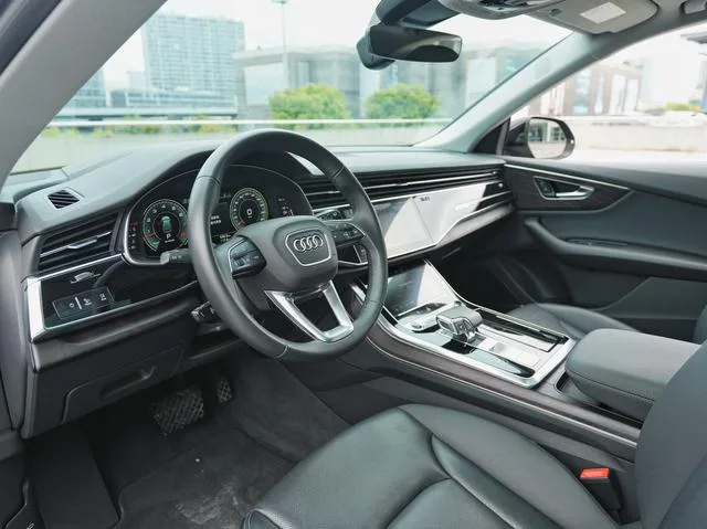 Audi Q8 2022 55 TFSI Deluxe Dynamic interior photo 8