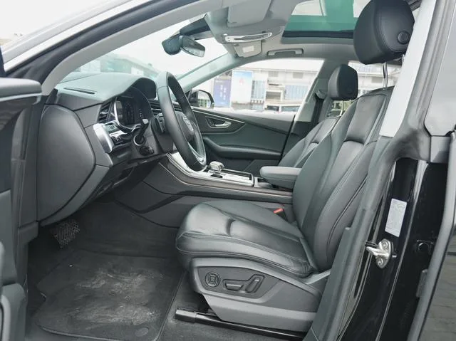 Audi Q8 2022 55 TFSI Deluxe Dynamic interior photo 9