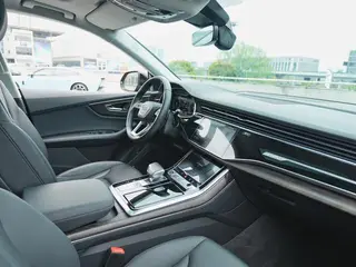Audi Q8 2022 55 TFSI Deluxe Dynamic interior photo 10