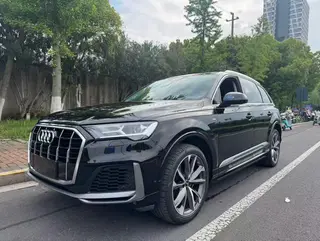 Audi Q7 2023 55 TFSI quattro S line Спортивный