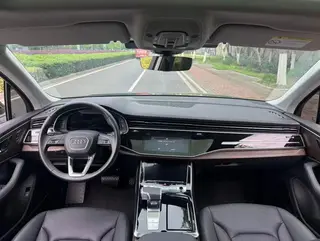 Audi Q7 2023 55 TFSI quattro S line Sporty interior photo 8