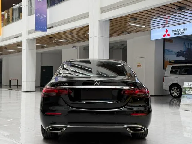 Mercedes-Benz E-Class 2022 Second change E 300 L Luxury type Passenger car exterior photo 5