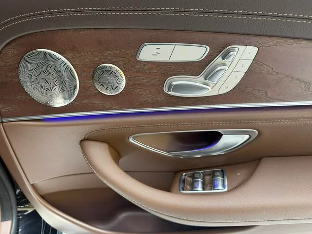 Mercedes-Benz E-Class 2022 Second change E 300 L Luxury type Passenger car interior photo 17