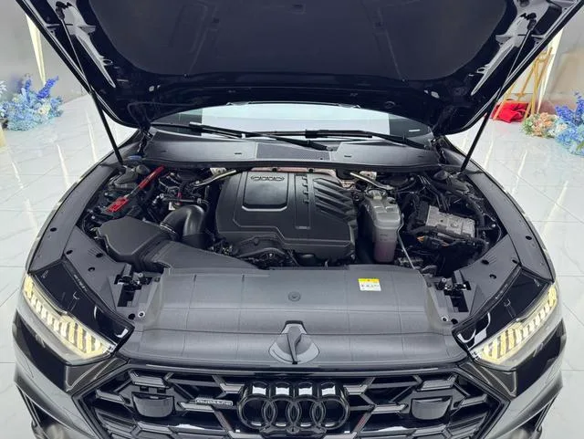 Audi A7L 2025 45 TFSI quattro Black Samurai Edition interior photo 17