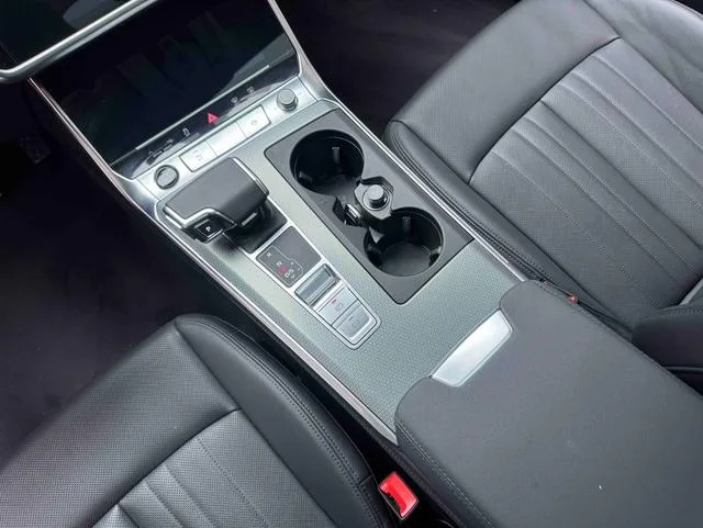 Audi A6 2023 allroad quattro 55 TFSI Profitez du type tout-terrain intérieur photo 11