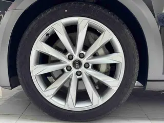 Audi A6 2023 allroad quattro 55 TFSI Profitez du type tout-terrain intérieur photo 16