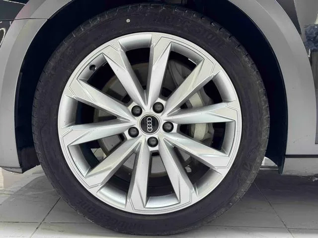 Audi A6 2023 allroad quattro 55 TFSI Profitez du type tout-terrain intérieur photo 16