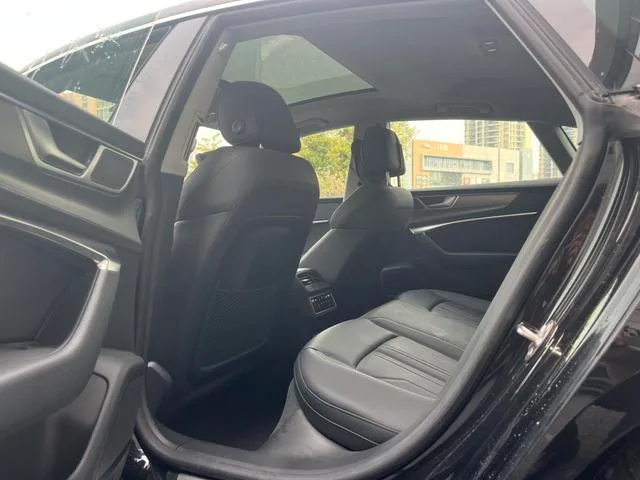Audi A7 2024 45 TFSI Selection interior photo 14