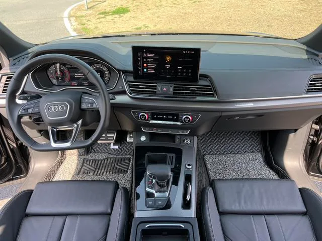 Audi Q5L 2024 40TFSI Deluxe Dynamic interior photo 12