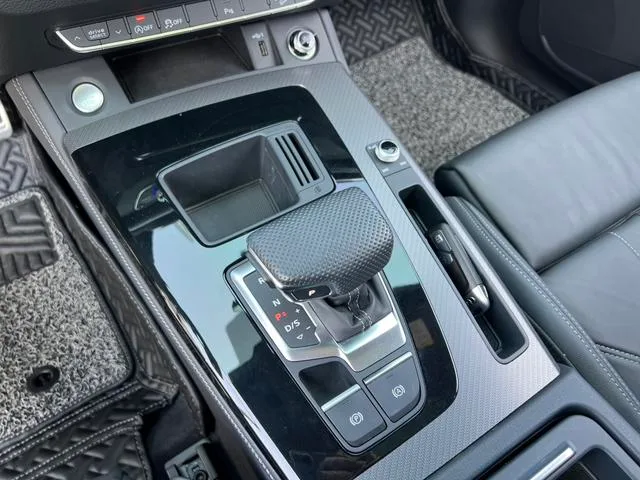 Audi Q5L 2024 40TFSI Deluxe Dynamic interior photo 18