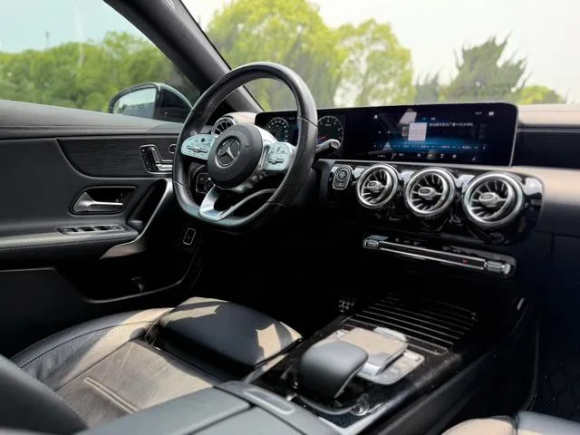 Mercedes-Benz CLA 2020 CLA 260 4MATIC Five-door hunting sports car interior photo 10
