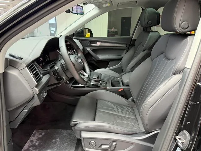 Audi Q5L 2022 40T Deluxe Dynamic interior photo 11