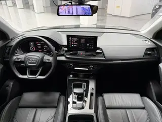 Audi Q5L 2022 40T Deluxe Dynamic interior photo 13