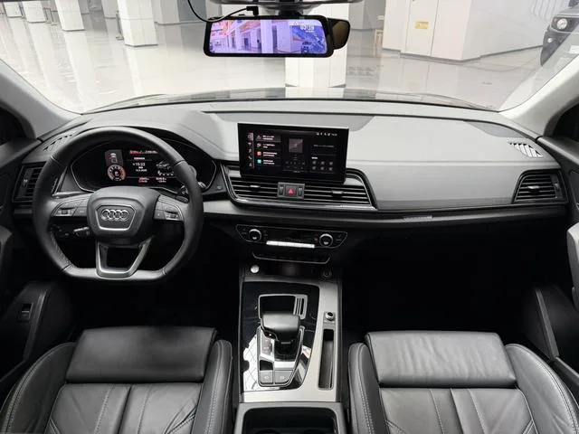 Audi Q5L 2022 40T Deluxe Dynamic interior photo 13