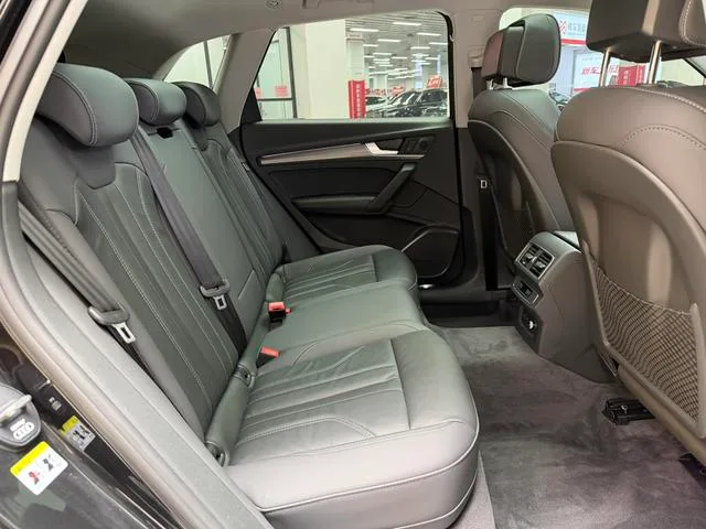 Audi Q5L 2022 40T Deluxe Dynamic interior photo 16