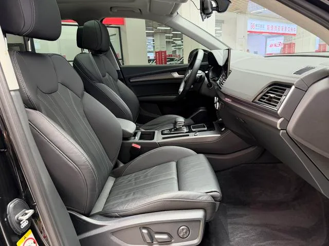 Audi Q5L 2022 40T Deluxe Dynamic interior photo 17