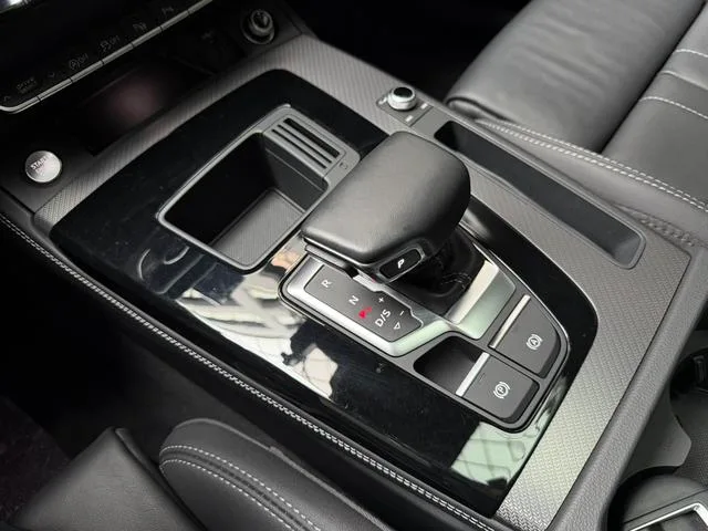 Audi Q5L 2022 40T Deluxe Dynamic interior photo 19